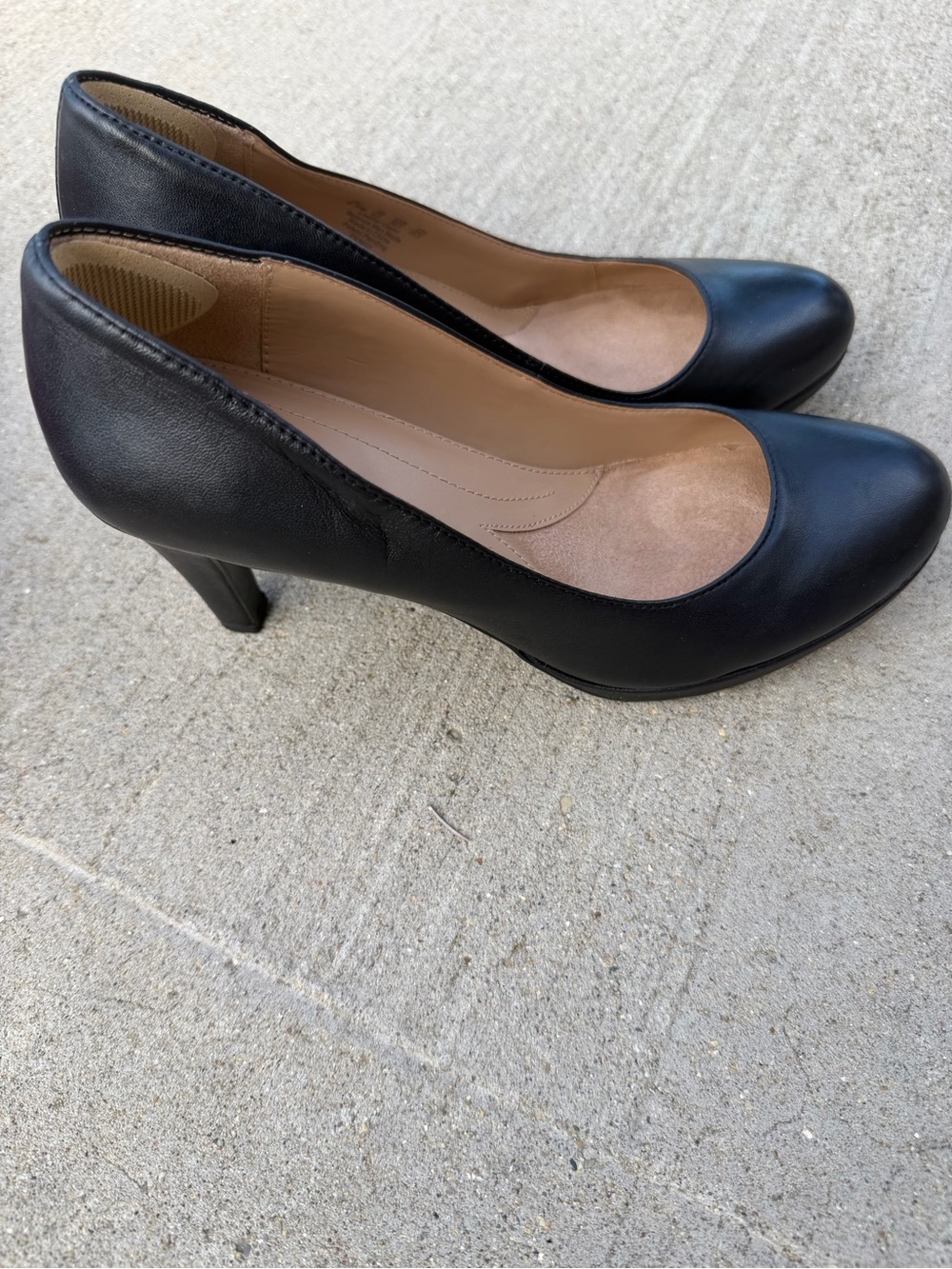 Naturalizer Black Leather Heel Pumps